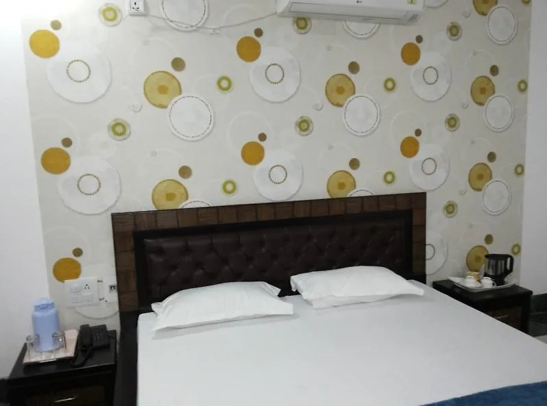 Arma Hotel Gurgaon 2*,